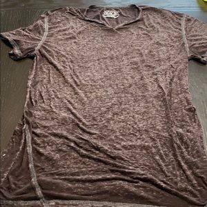 Men’s buckle v-neck muscle shirt